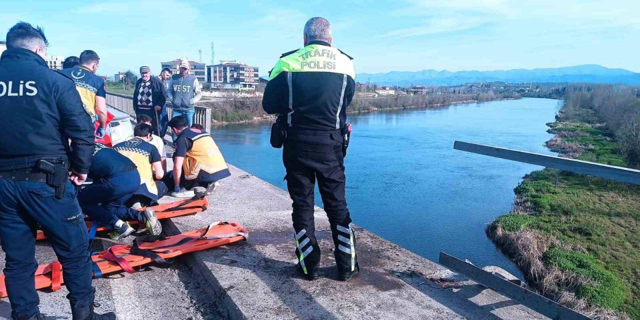 Otomobil Bariyere Çarptı: 2 Yaralı