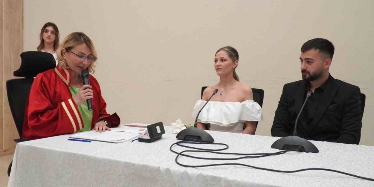 Başkan Fazlaca İlk Mesaiye Nikah Kıyarak Başladı