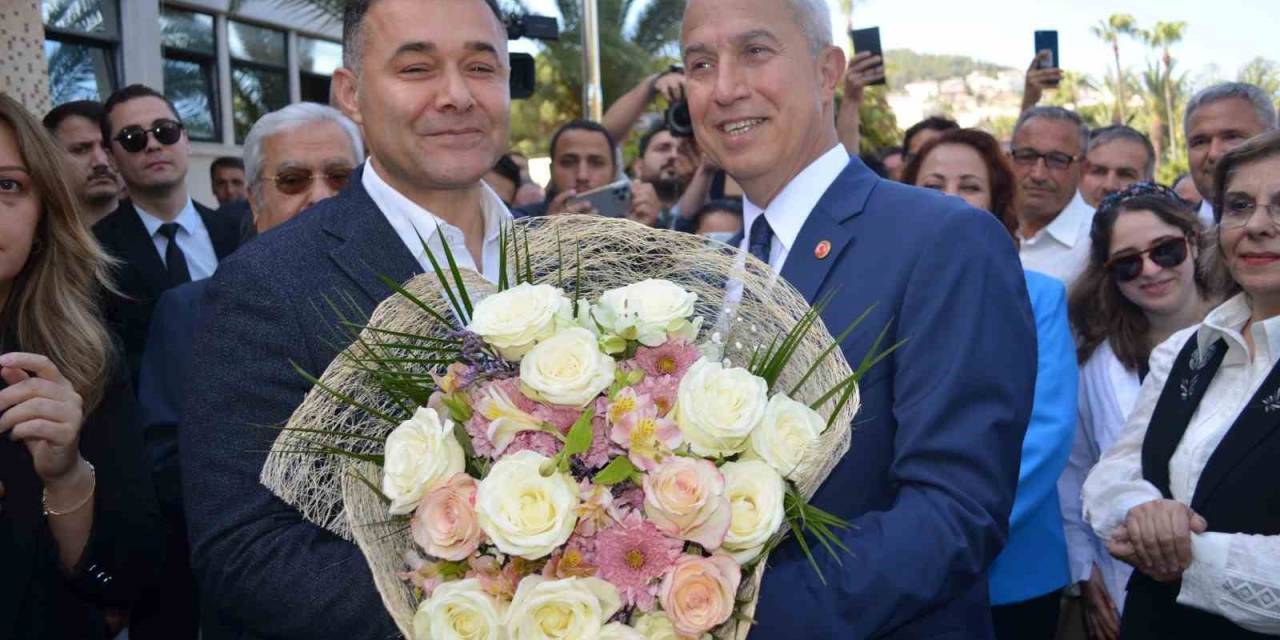 Alanya Belediye Başkanı Osman Özçelik Görevi Devraldı