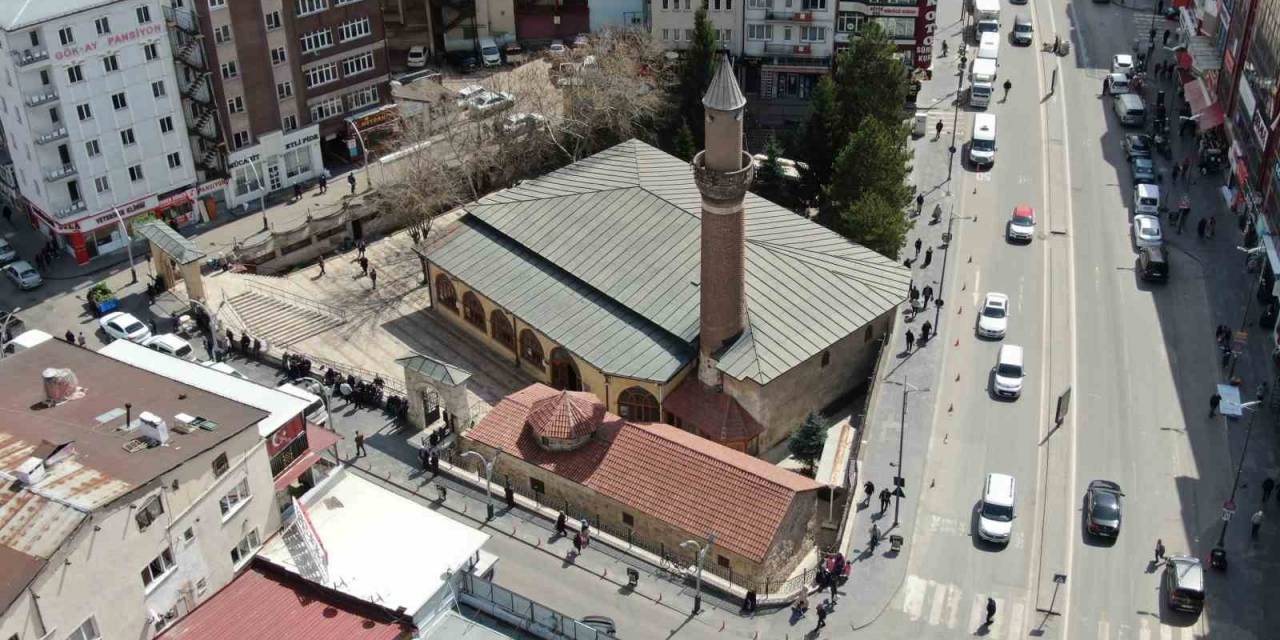 3 İslam Güneşinden Biri Olan Şems-i Sivas’i Türbesi Ziyaretçilerini Ağırlıyor