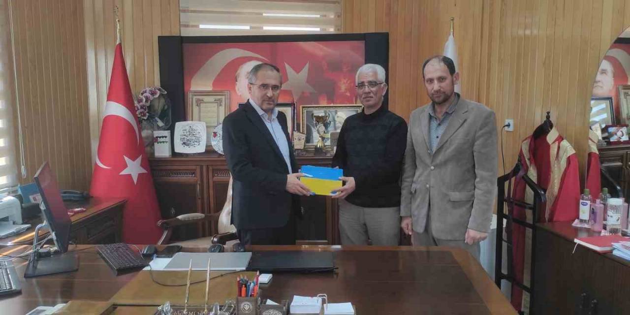 Yetim Çocuk, Biriktirdiği Paraları Yetim Çocuklara Bağışladı