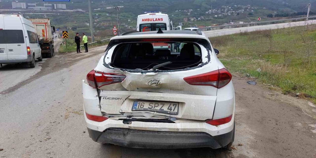 Samsun’da Kamyon Otomobile Arkadan Çarptı: 2 Yaralı
