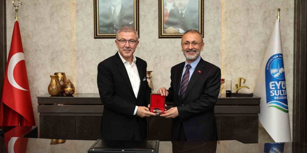 Eyüpsultan Belediye Başkanı Dr. Mithat Bülent Özmen Görevine Başladı