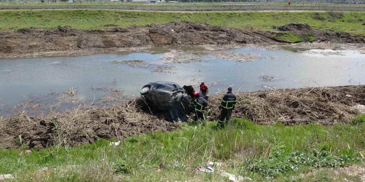 Çanakkale’de Sürücü Direksiyon Hakimiyetini Kaybetti, Otomobil Çay Yatağına Uçtu