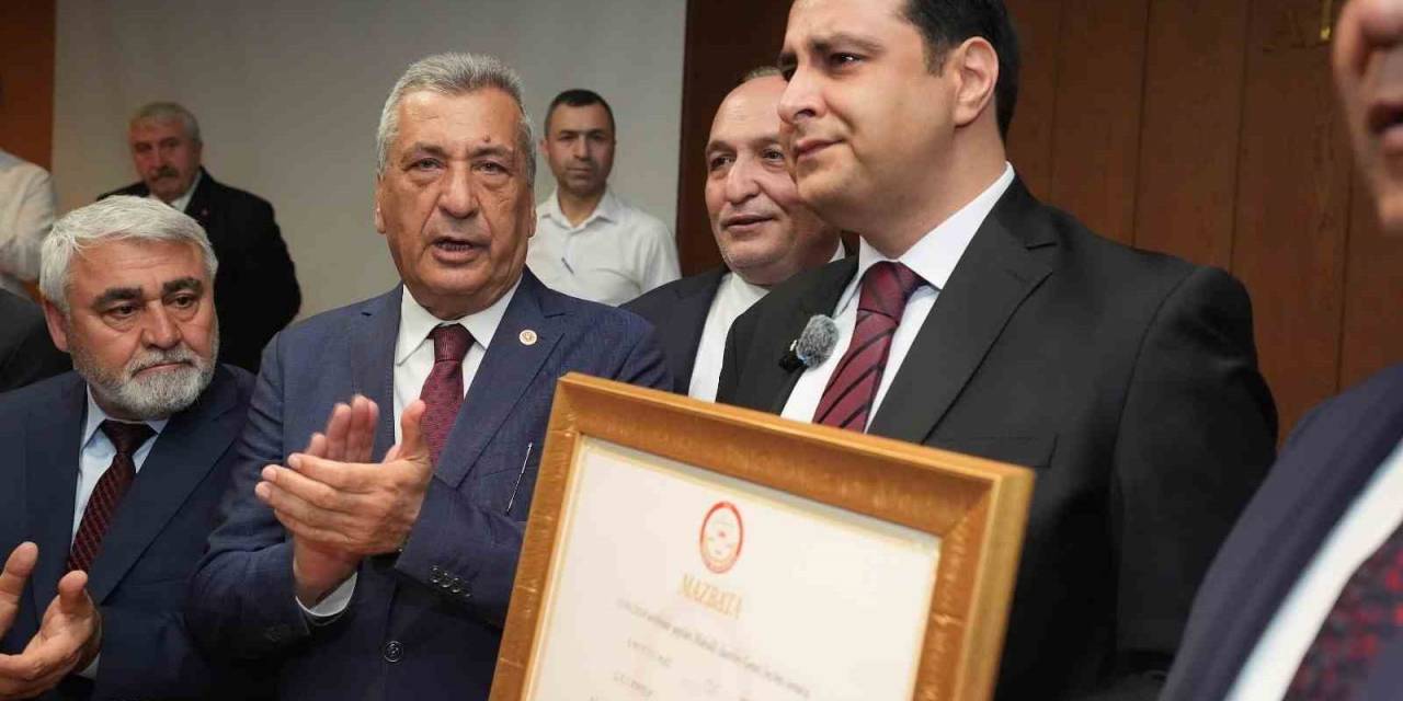 Yılmaz, Mazbata Töreninde Gözyaşlarına Hakim Olamadı