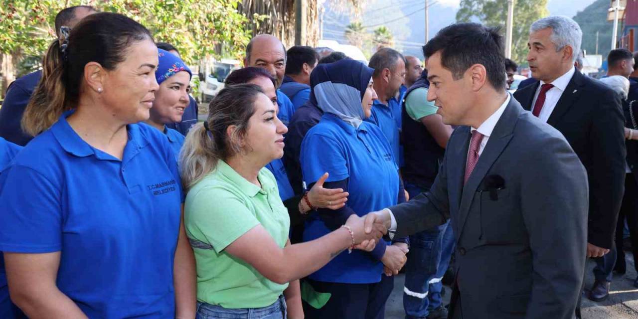 Başkan Ünlü, Belediye Personeliyle Bayramlaştı