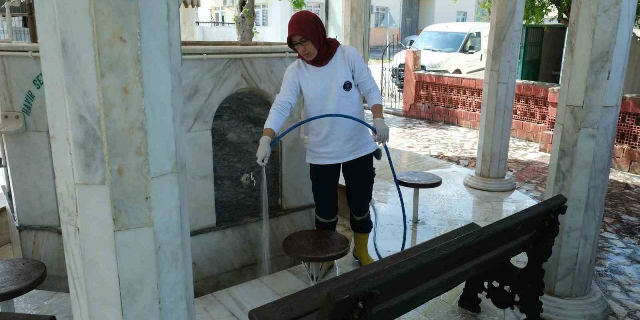 Kemer’de Camilerde Bayram Temizliği