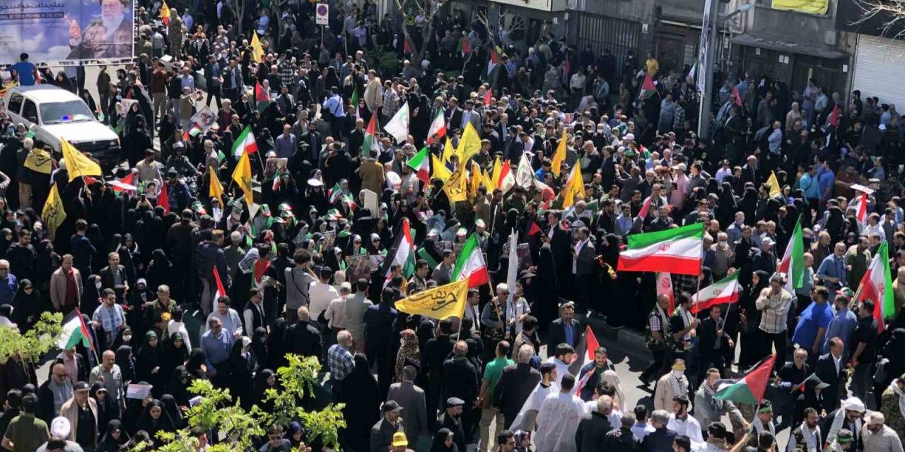 İran’da On Binlerce Kişi “Kudüs Günü” Yürüyüşlerine Katıldı