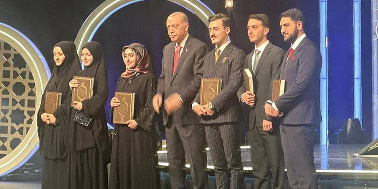 İlahiyat Fakültesi Öğrencileri, Atatürk Üniversitesine Türkiye Birinciliği Ve İkinciliği Getirdi