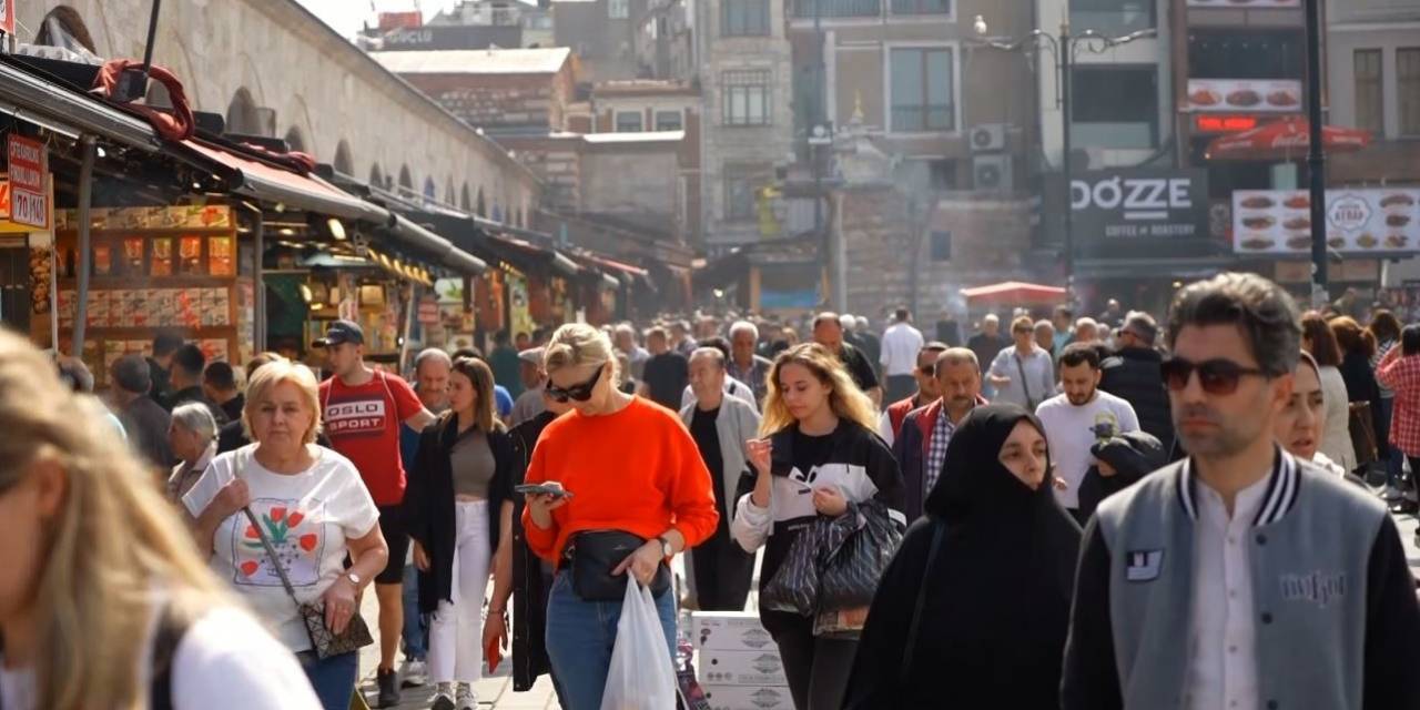 Eminönü’nde Bayram Öncesi Alışveriş Yoğunluğu