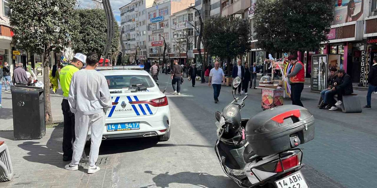 Polis, Motosikletlerin Girmesi Yasak Olan Caddede Göz Açtırmıyor