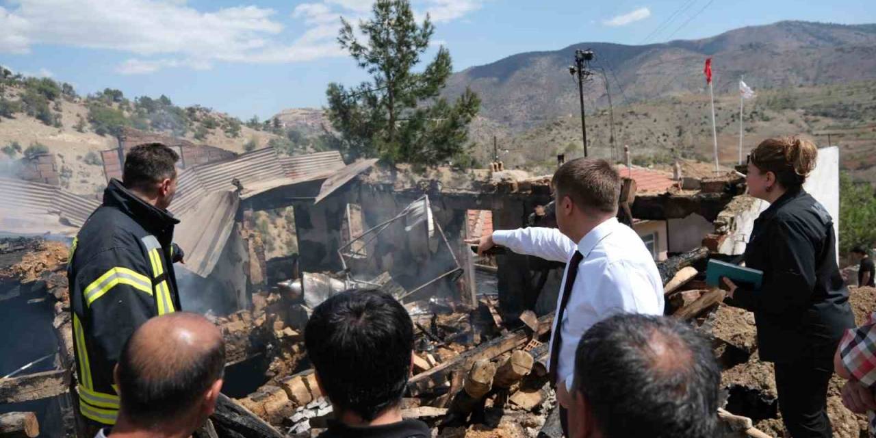 Ahşap Ev Çıkan Yangında Kullanılamaz Hale Geldi