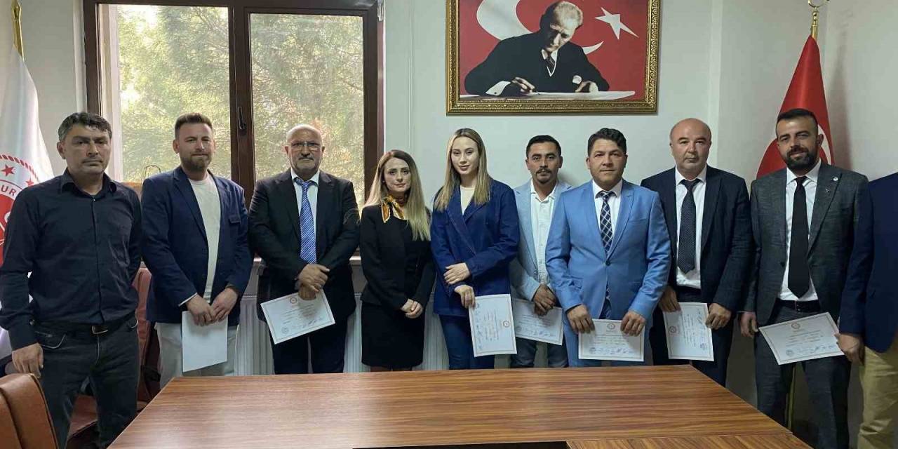Türkiye’nin En Genç Belediye Başkanı Mazbatasını Aldı, Göreve Başladı