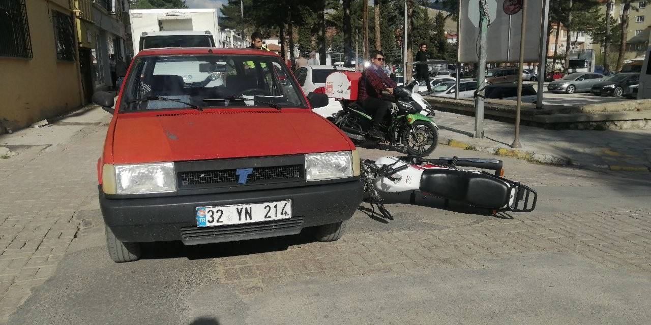 Otomobil İle Motosiklet Çarpıştı: 1 Yaralı