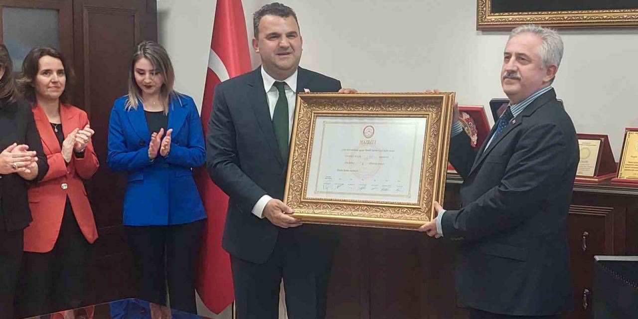 Yeni Başkanlar Mazbatalarını Aldı