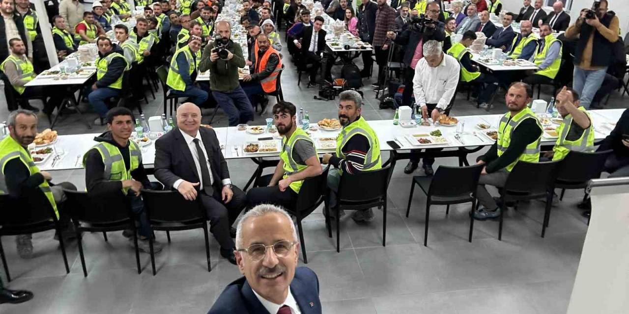 Bakan Uraloğlu, Esenboğa Havalimanının Yeni Pist İnşaatında İşçiler İle İftar Açtı