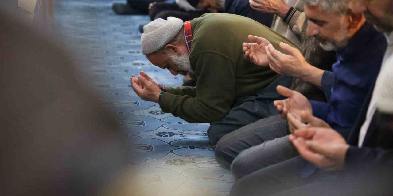 Kadir Gecesinde Camiler Doldu Taştı