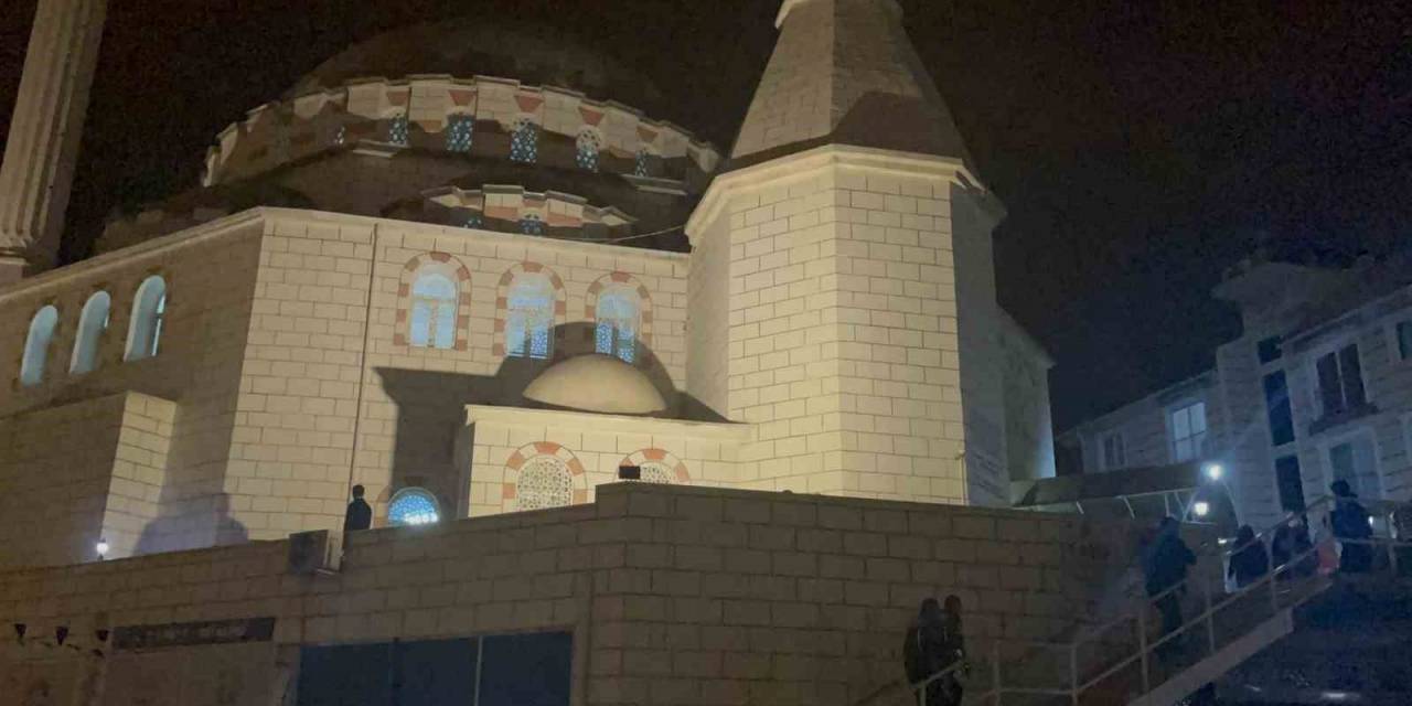 Osmaniye’de Kadir Gecesi’nde Vatandaşlar Camilere Akın Etti