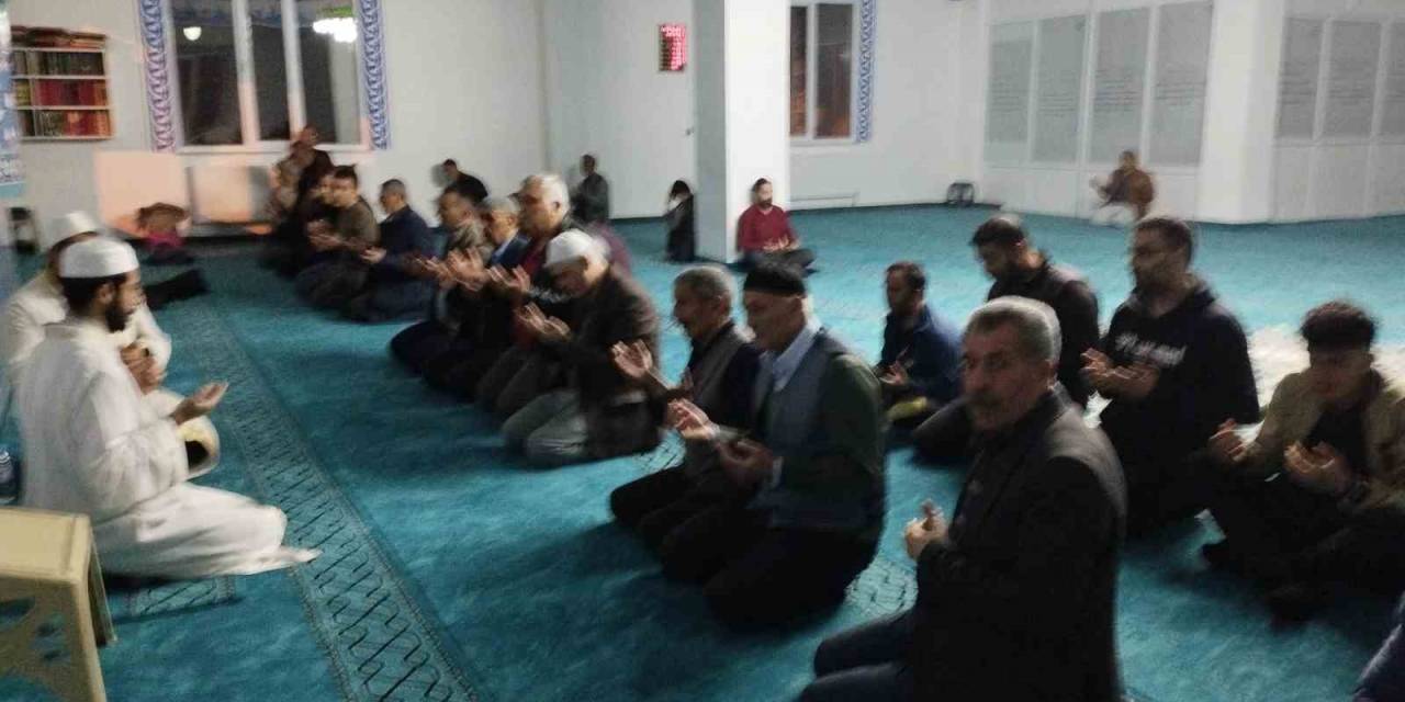 Varto’da Kadir Gecesi Dualarla İdrak Edildi