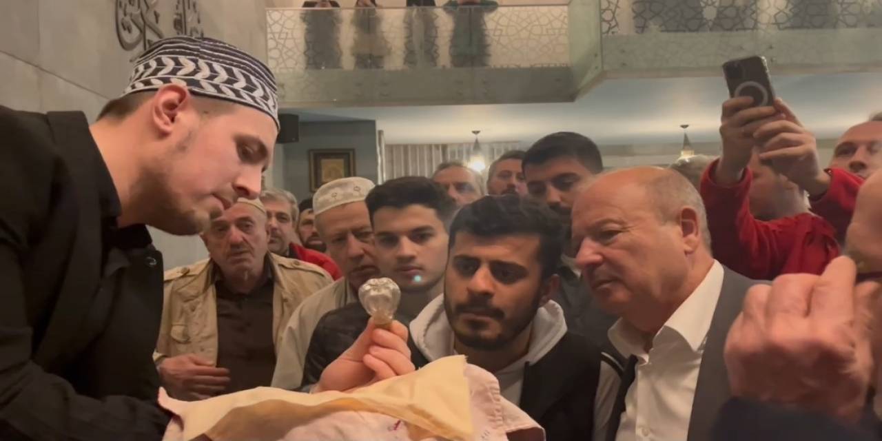 Üsküdar’da Sakal-ı Şerif’e Yoğun İlgi