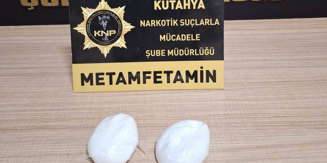 Kütahya’da Spor Ayakkabıya Gizlenmiş Uyuşturucuyla Yakalanan Araç Sürücüsü Tutuklandı