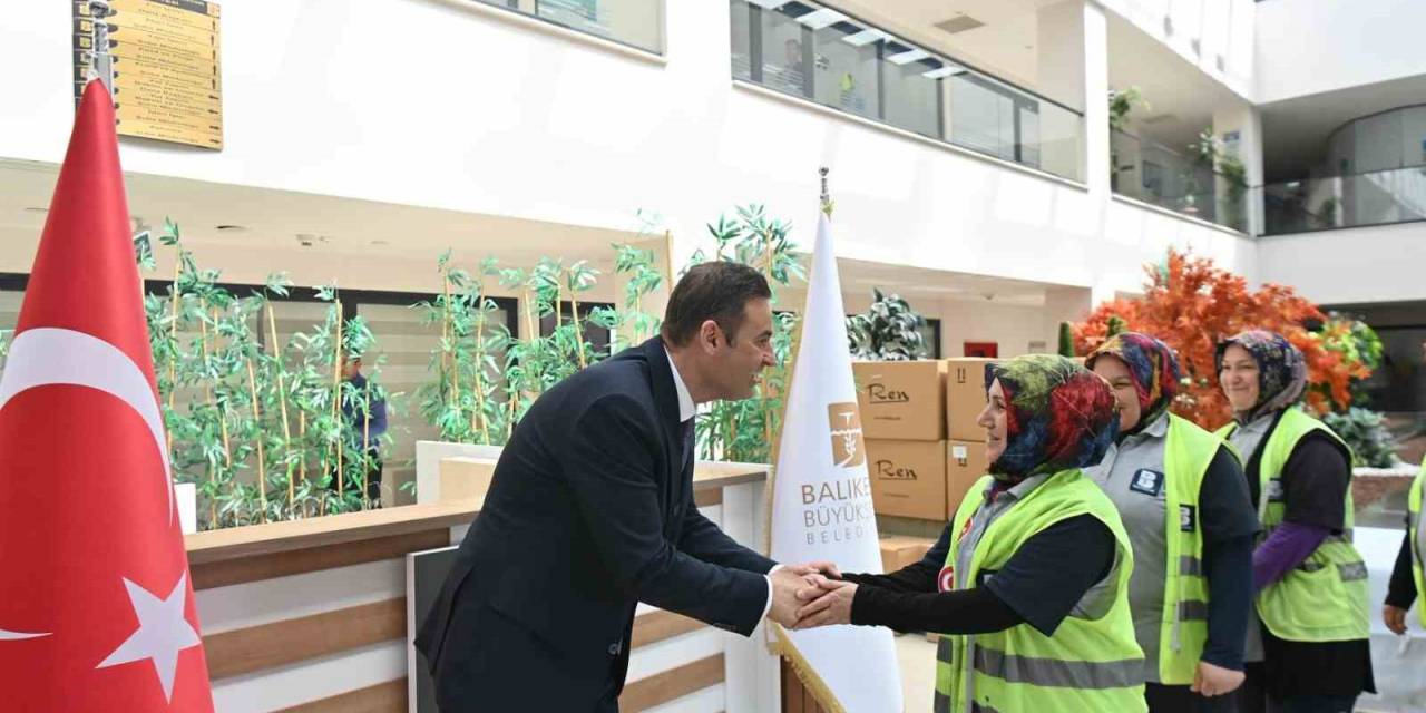 Başkan Akın, Büyükşehir Personeliyle Bayramlaştı