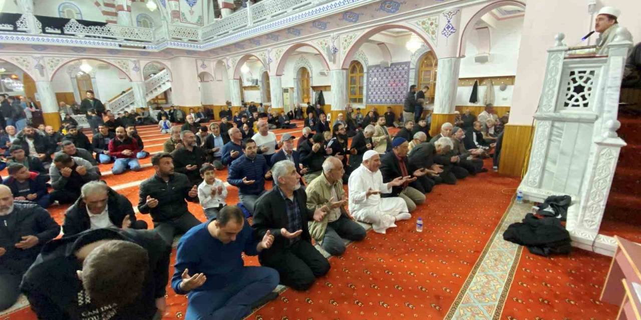 Kulu’da Kadir Gecesinde Camiler Doldu