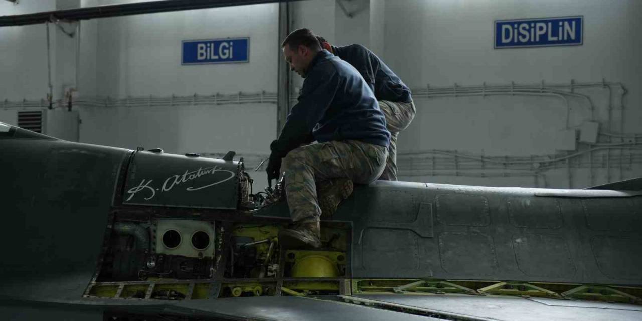 Hava Kuvvetlerinin ‘Çelik Kanatları’na Titizlikle Bakım Yapılıyor