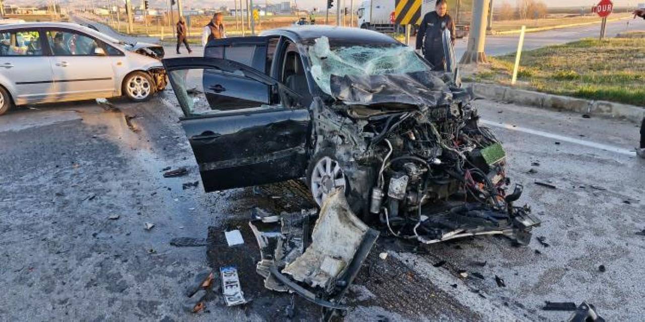 Bayram Tatili Yolunda Zincirleme Kaza: 9 Yaralı