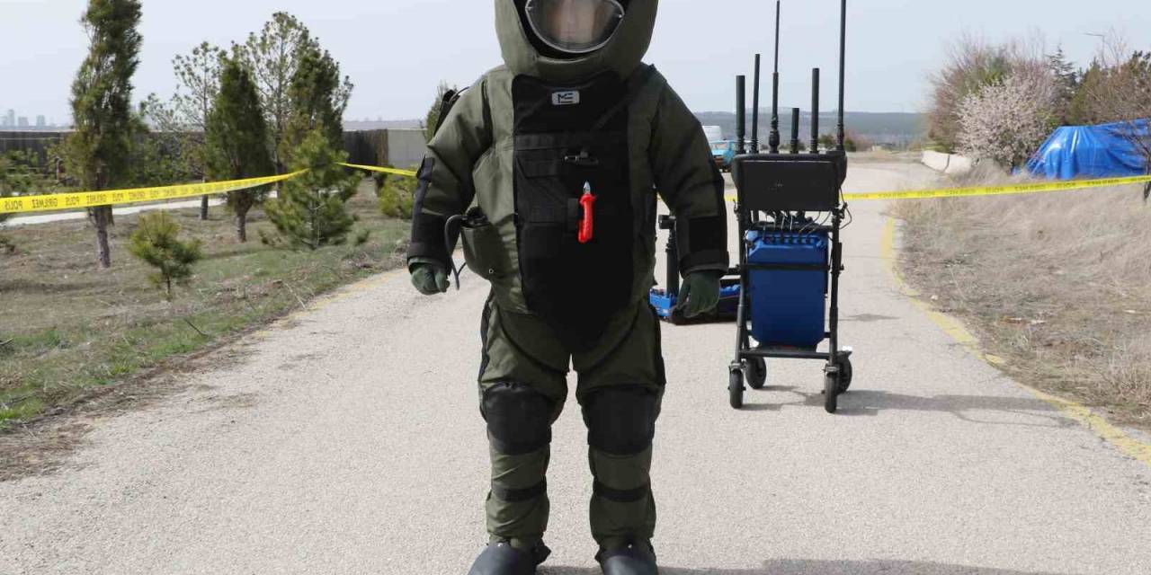 Hayatları Pahasına Şüpheli Cisimlere Müdahale Eden Bomba İmha Uzmanları Daima Teyakkuzda