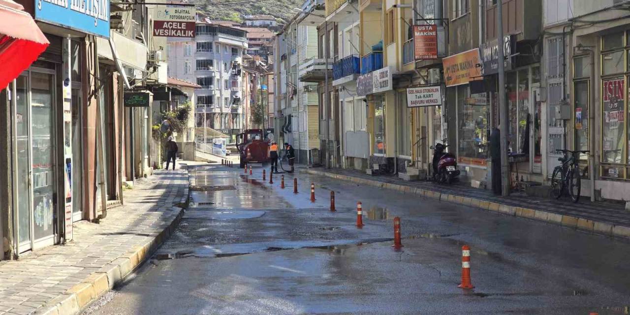 Tokat’ta Bayram Öncesi Cadde Ve Sokaklar Tek Tek Temizleniyor