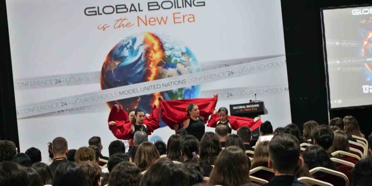 Model Birleşmiş Milletler Konferansı’nda Öğrenciler ‘Küresel Kaynama’ya Dikkat Çekti