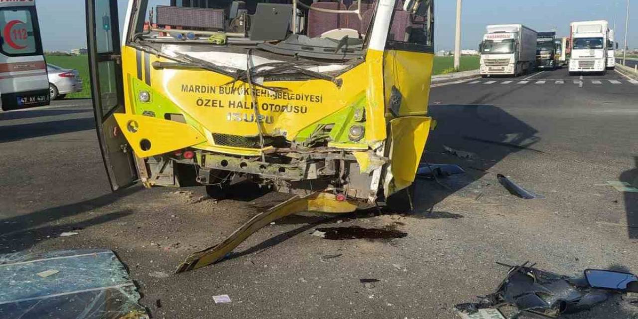 Mardin’de Tır İle Halk Otobüsü Çarpıştı: 12 Yaralı