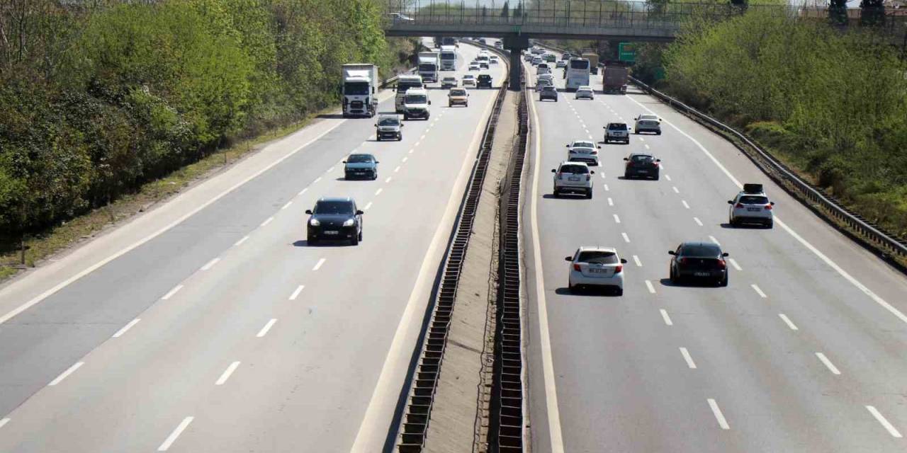 Anadolu Otoyolu Sakarya Geçişinde Akıcı Bayram Trafiği
