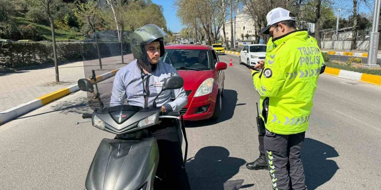 Polis Tek Tek Durdurup Sorguladı