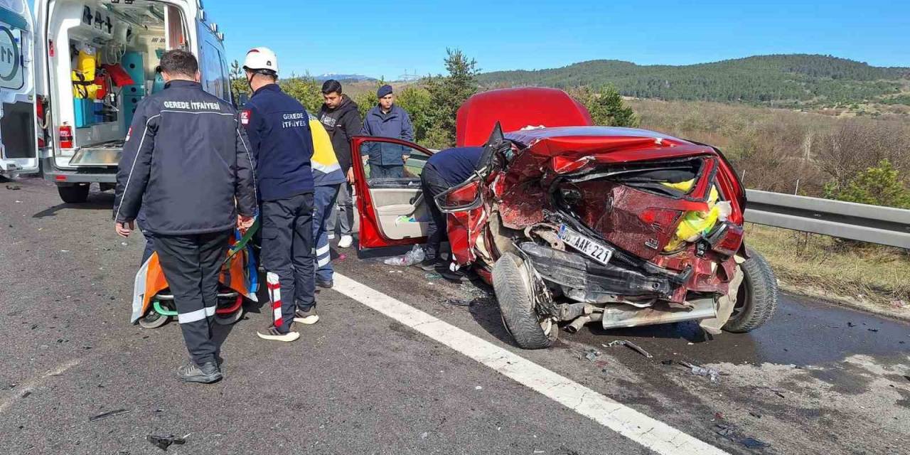 Bayram Tatili Yolunda Kaza: 3 Yaralı