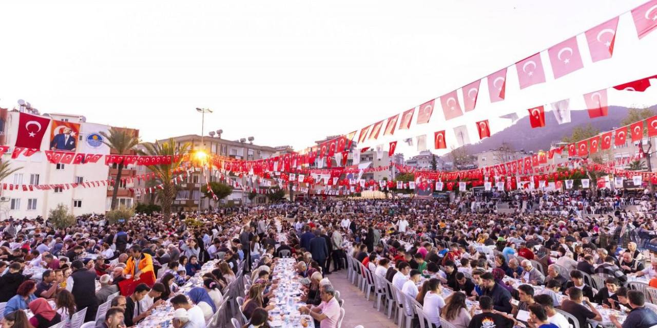 Büyükşehir Belediyesi 227 Bin 550 Kişilik İftar Yemeği İkram Etti