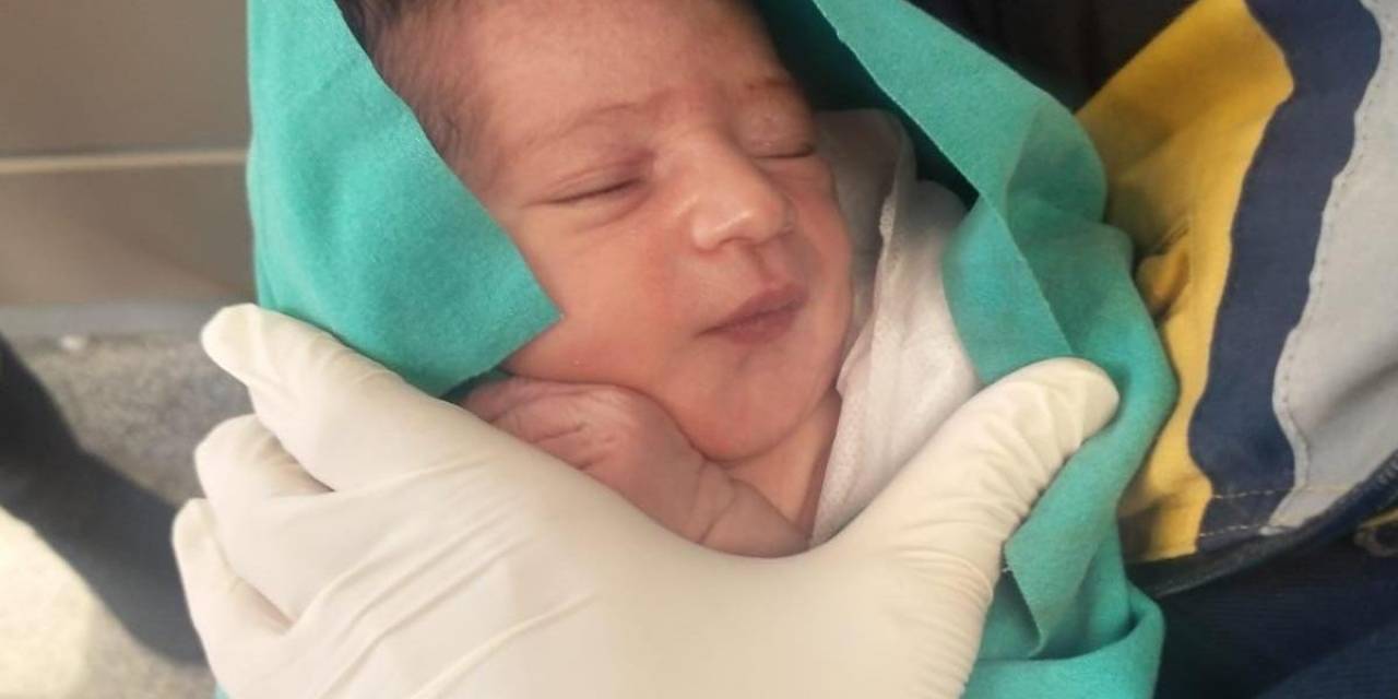 Yeni Doğmuş Bebek Cami Avlusunda Terk Edildi