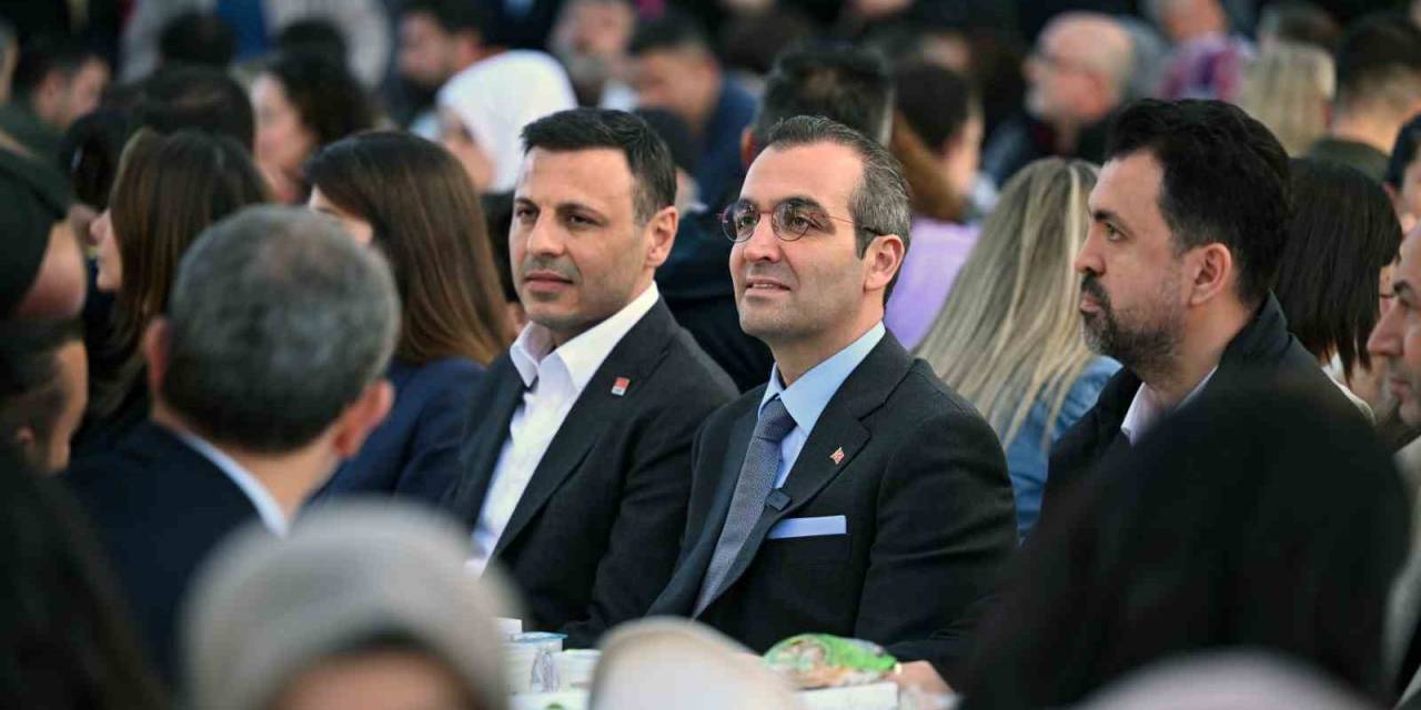 Şişli’de 3 Bin Kişi Kadir Gecesi’nde Meydan İftarında Buluştu