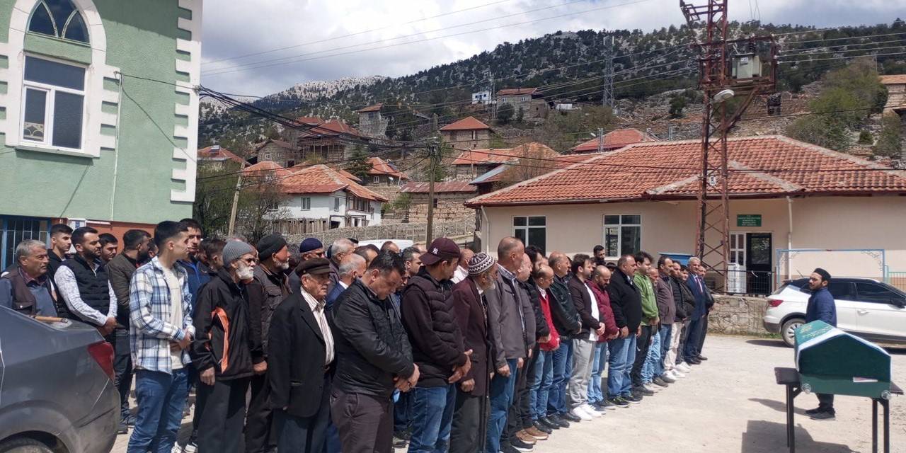 Çoban Köpeklerinin Saldırıp Öldürdüğü Yaşlı Kadın Toprağa Verildi