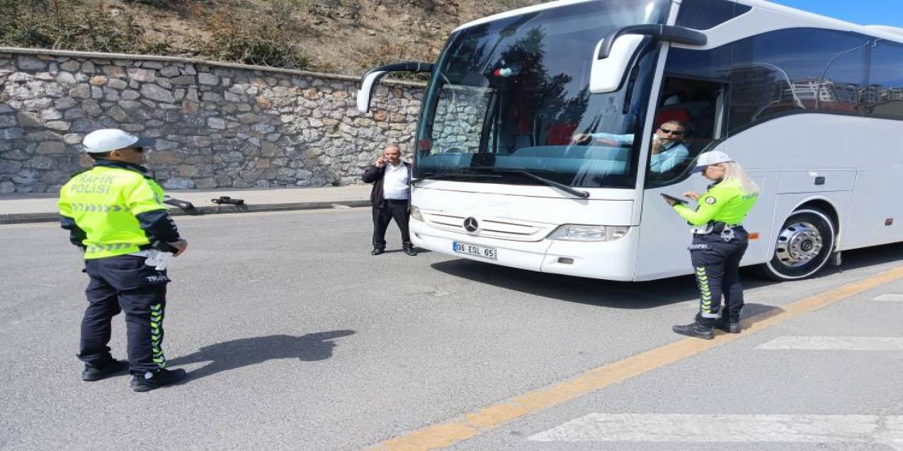 Başkentte Bayram Trafiği Denetimi 2 Bin Polisle Gerçekleştiriliyor
