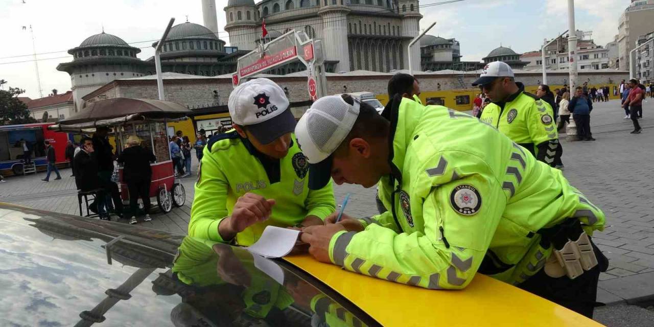 Taksim’de Ticari Taksi Denetimi: 39 Bin 155 Lira Ceza Kesildi