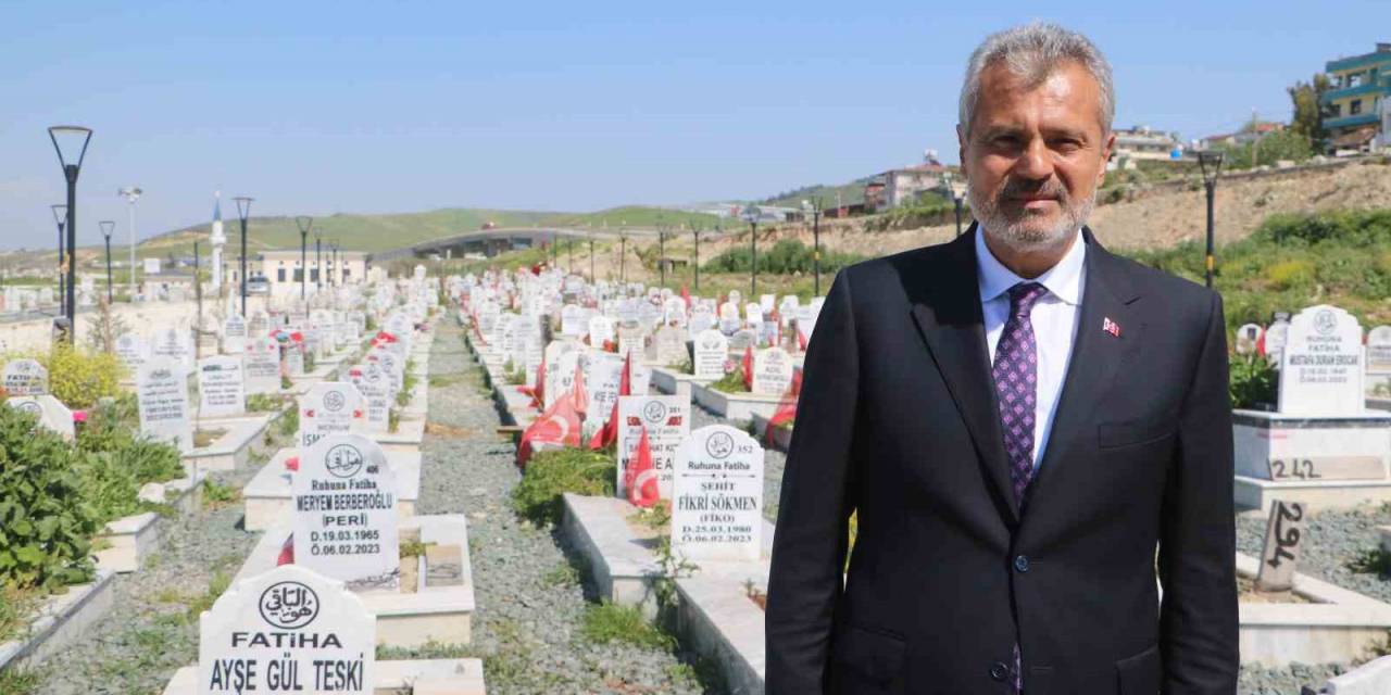 Hatay Büyükşehir Belediye Başkanı Öntürk’den İlk Ziyaret Deprem Şehitliğine