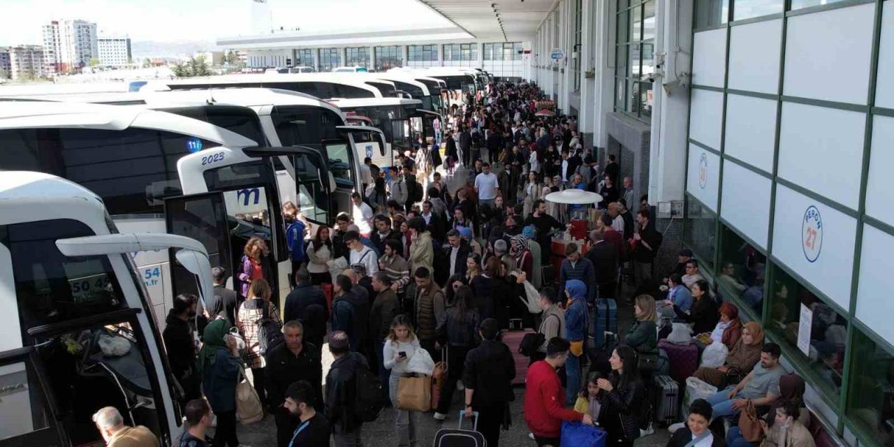 Başkentteki Otogar Yoğunluğu Havadan Görüntülendi