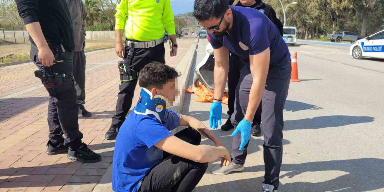 Kaza Yapan 2 Arkadaş Yaralandı