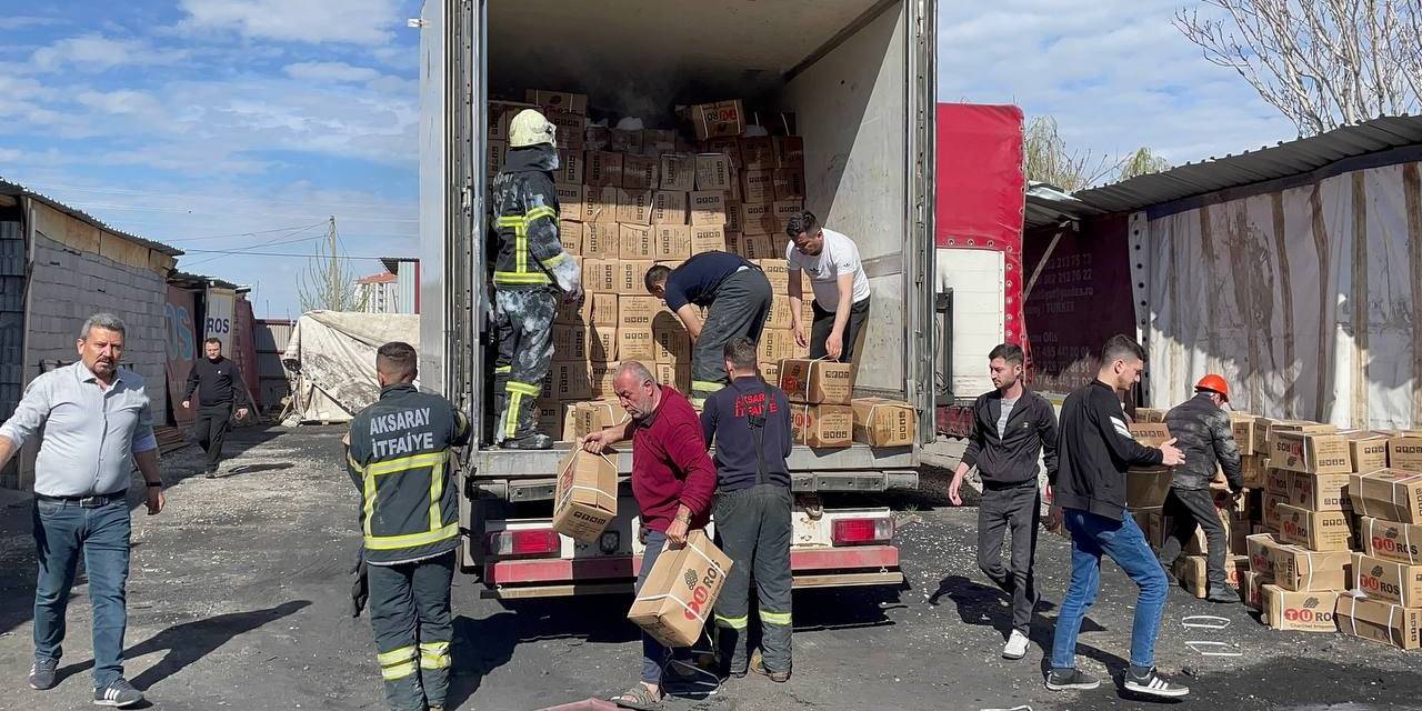 Mangal Kömürü Yüklü Tır Dorsesinde Yangın Paniği