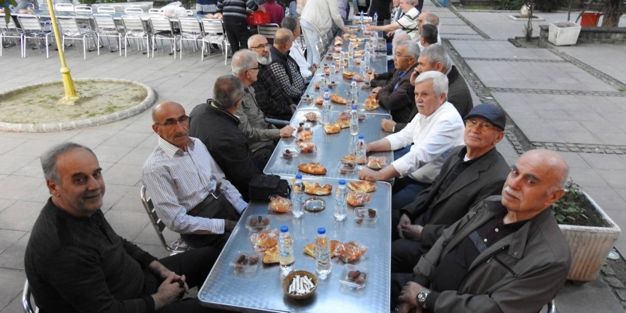 Taş Medreseliler Manisa’da İftar Sofrasında Buluştu