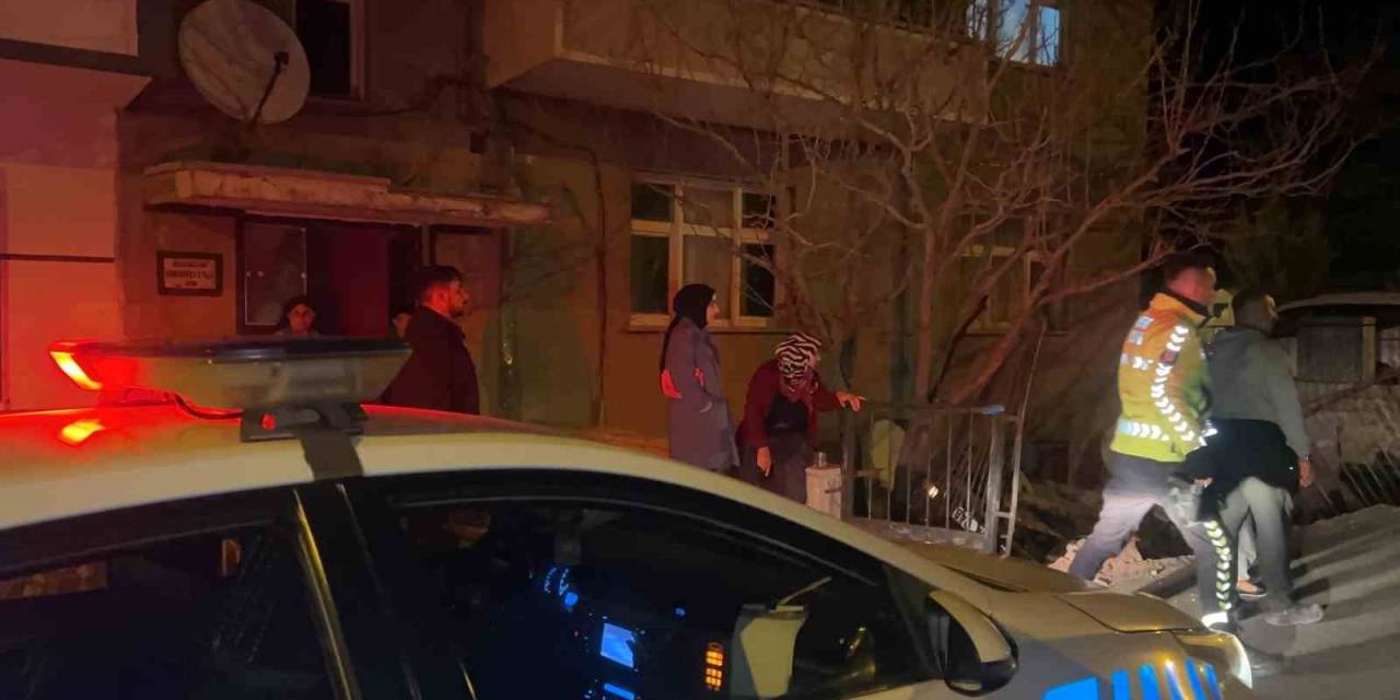 Kontrolden Çıkan Otomobil Bahçeye Uçtu