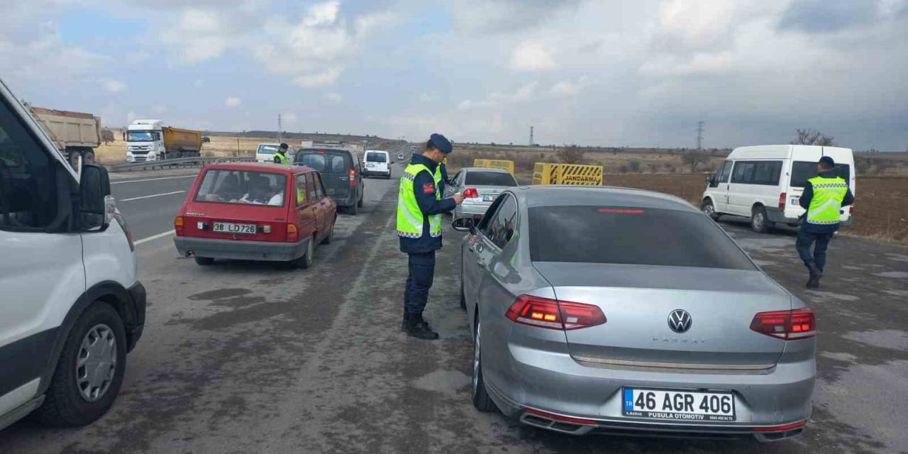 Jandarmanın Trafik Denetimleri Devam Ediyor