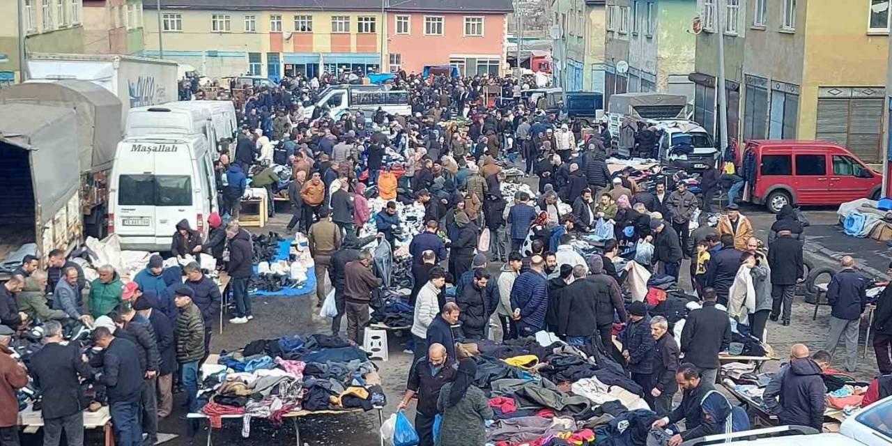 Pazarda Bayram Yoğunluğu